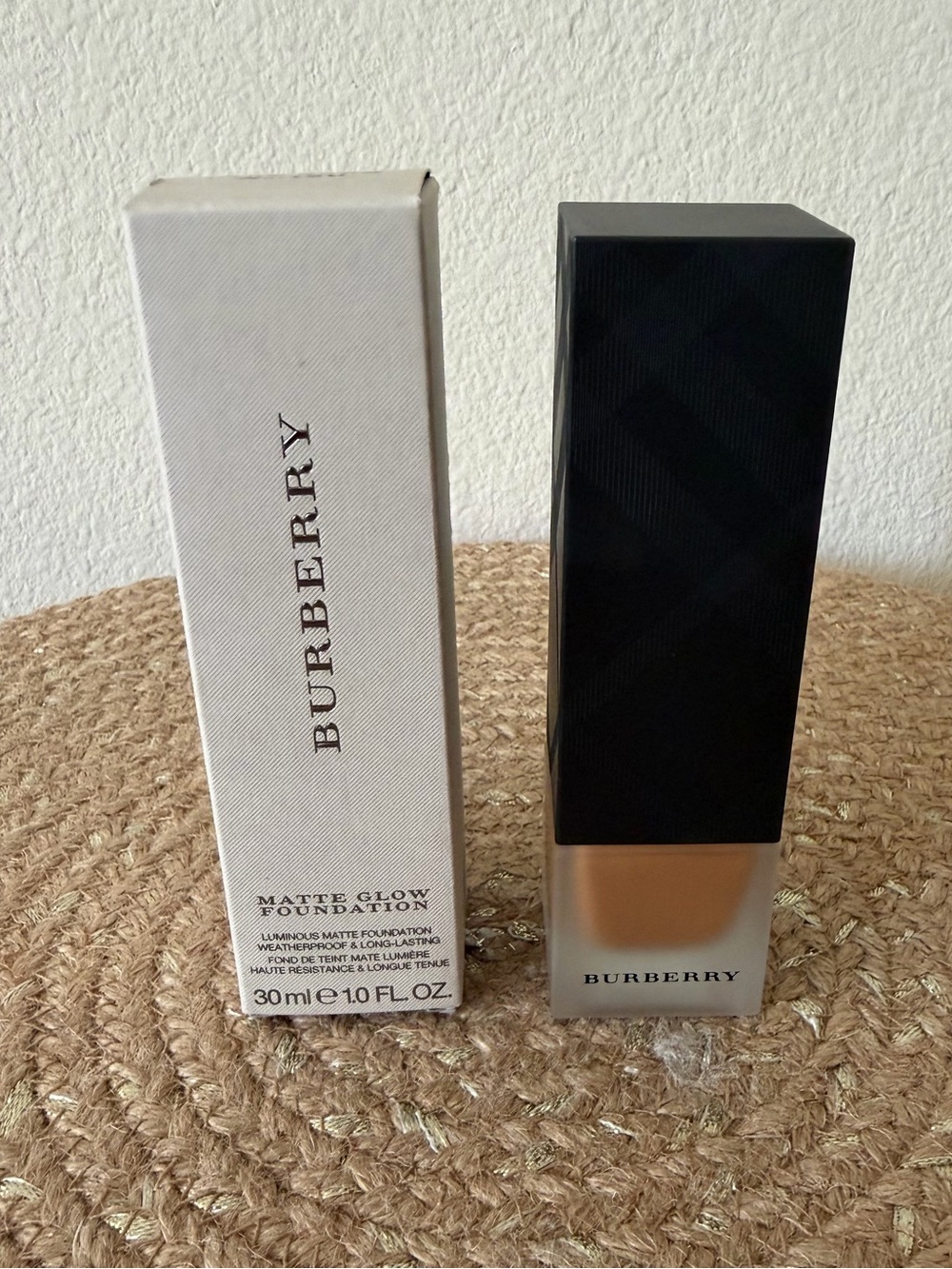 Burberry Matte Glow Foundation Dark Warm No. 120